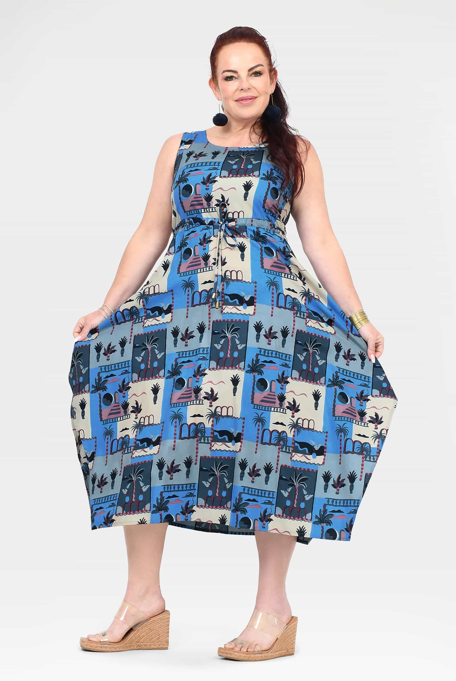 Capri dress sleeveless round neck, blue-and-cream cartoon patchwork print, A-line