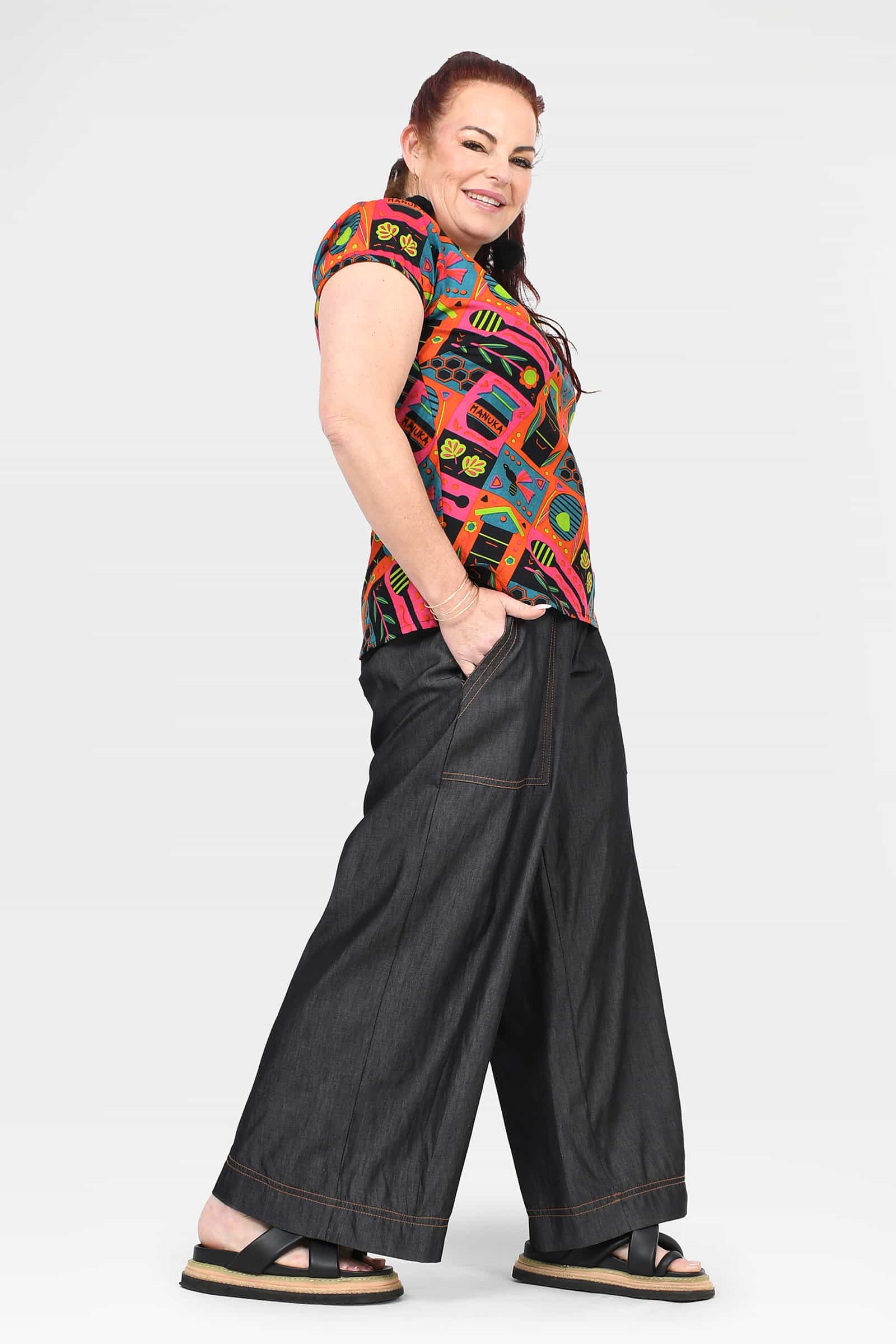 Black denim wide-leg long pants with side seam stitching and wide cuffed hem