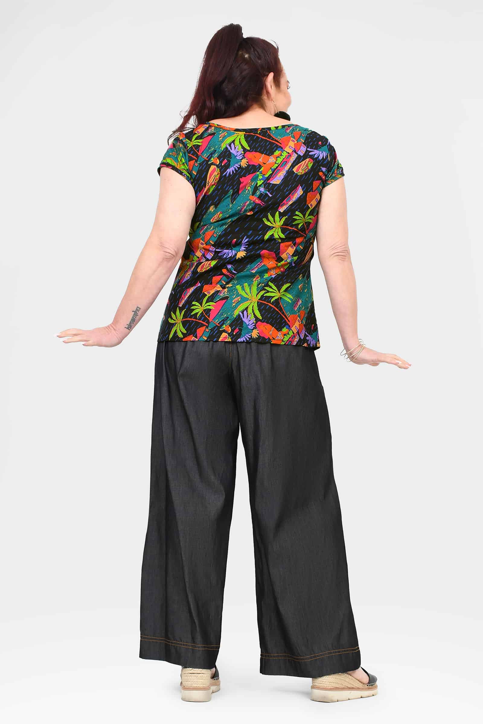 Black denim wide-leg long pants with contrast seam stitching, back view