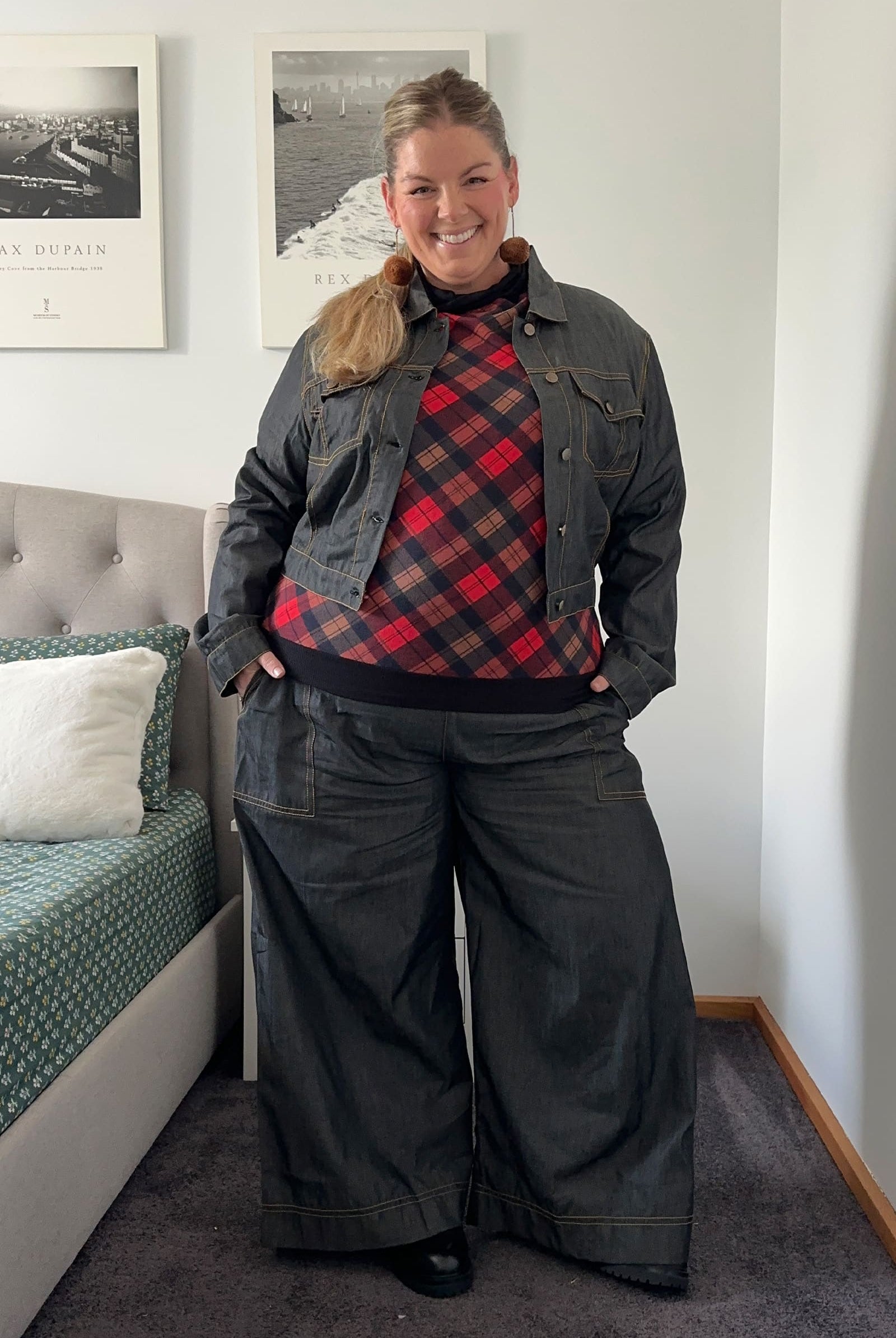 Black denim long pants with relaxed fit, front pockets, wide cropped legs
