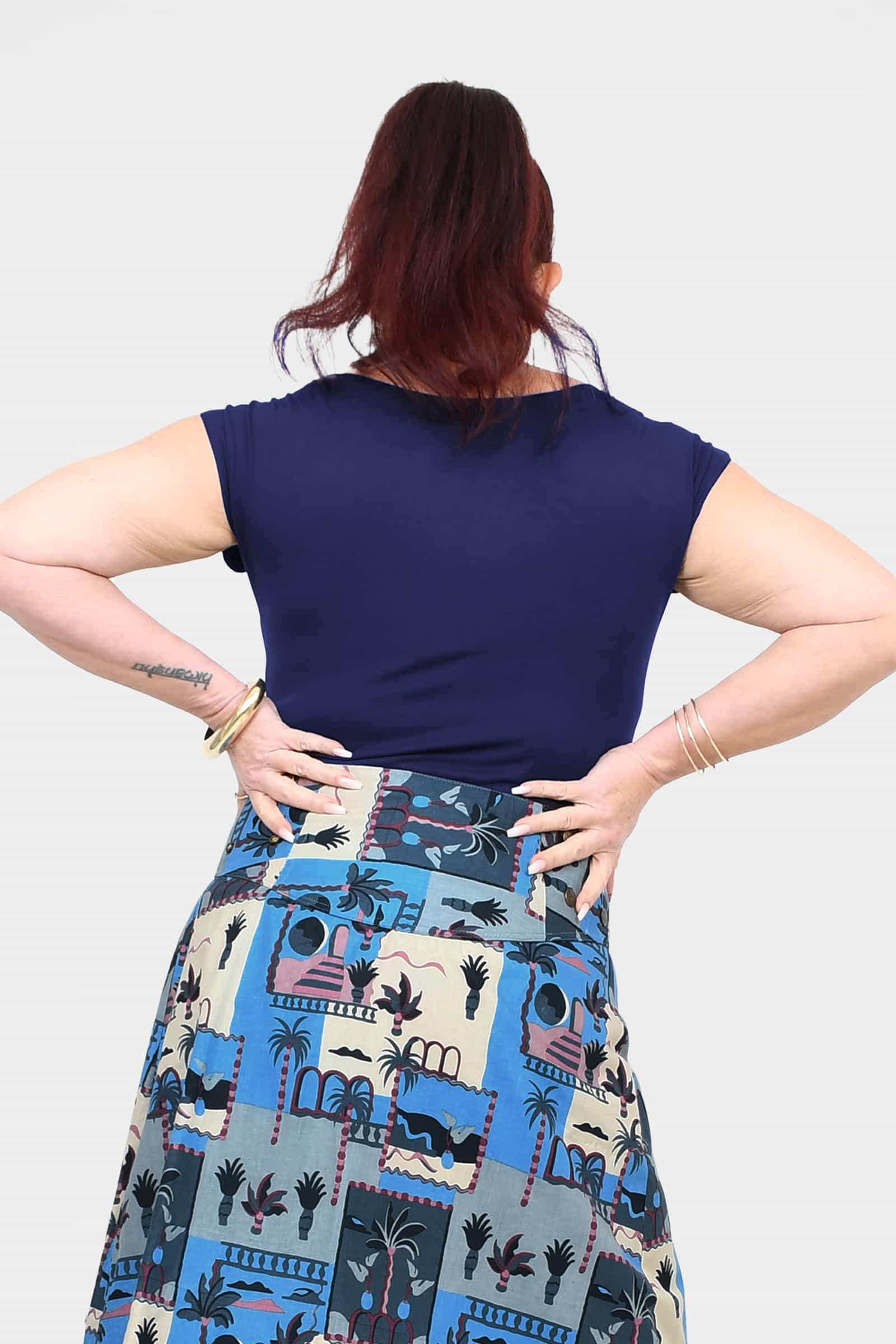 Dark blue short-sleeve crew-neck tee, back view