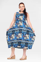 Capri dress sleeveless round neck, blue-and-cream cartoon patchwork print, A-line