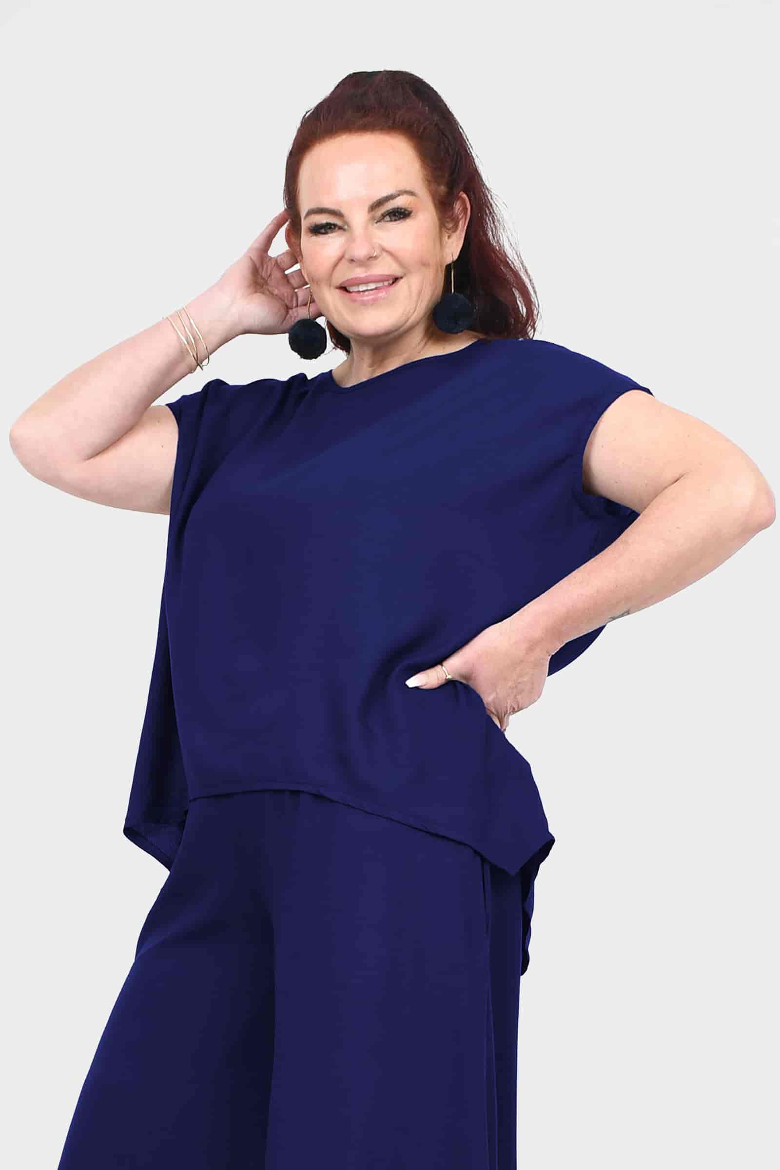 Dark blue short-sleeve Nora top with round neckline, relaxed drape and curved hem.