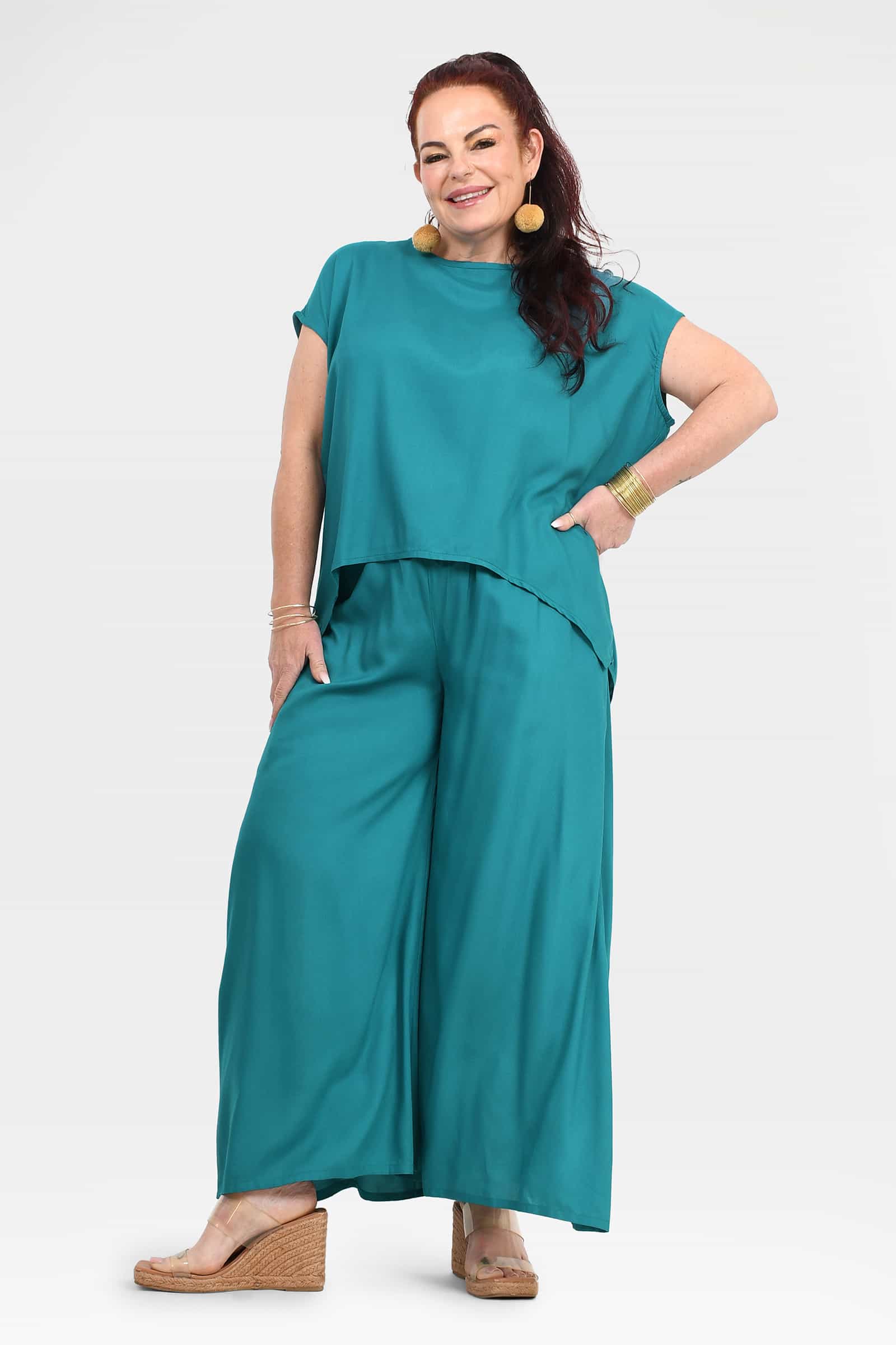 Eloise pants in teal, flowing wide legs with elastic waist, relaxed fit