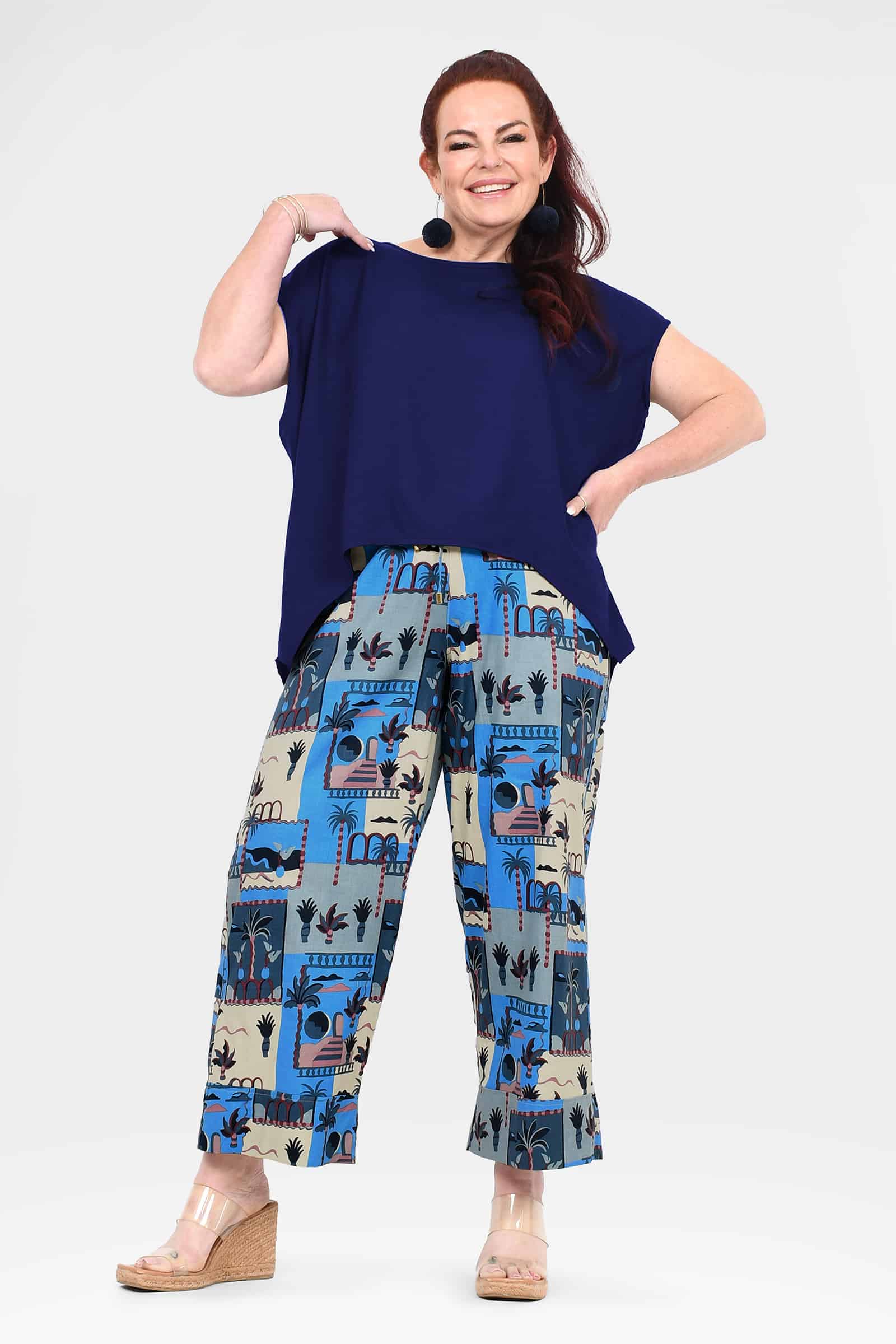 Tully pants with wide legs, elastic waist, blue-and-cream landmark print