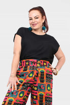 Black short-sleeve crew-neck top with loose, comfortable silhouette