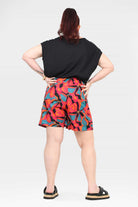Tully shorts with colorful abstract print, drawstring elastic waist, side pockets (back)