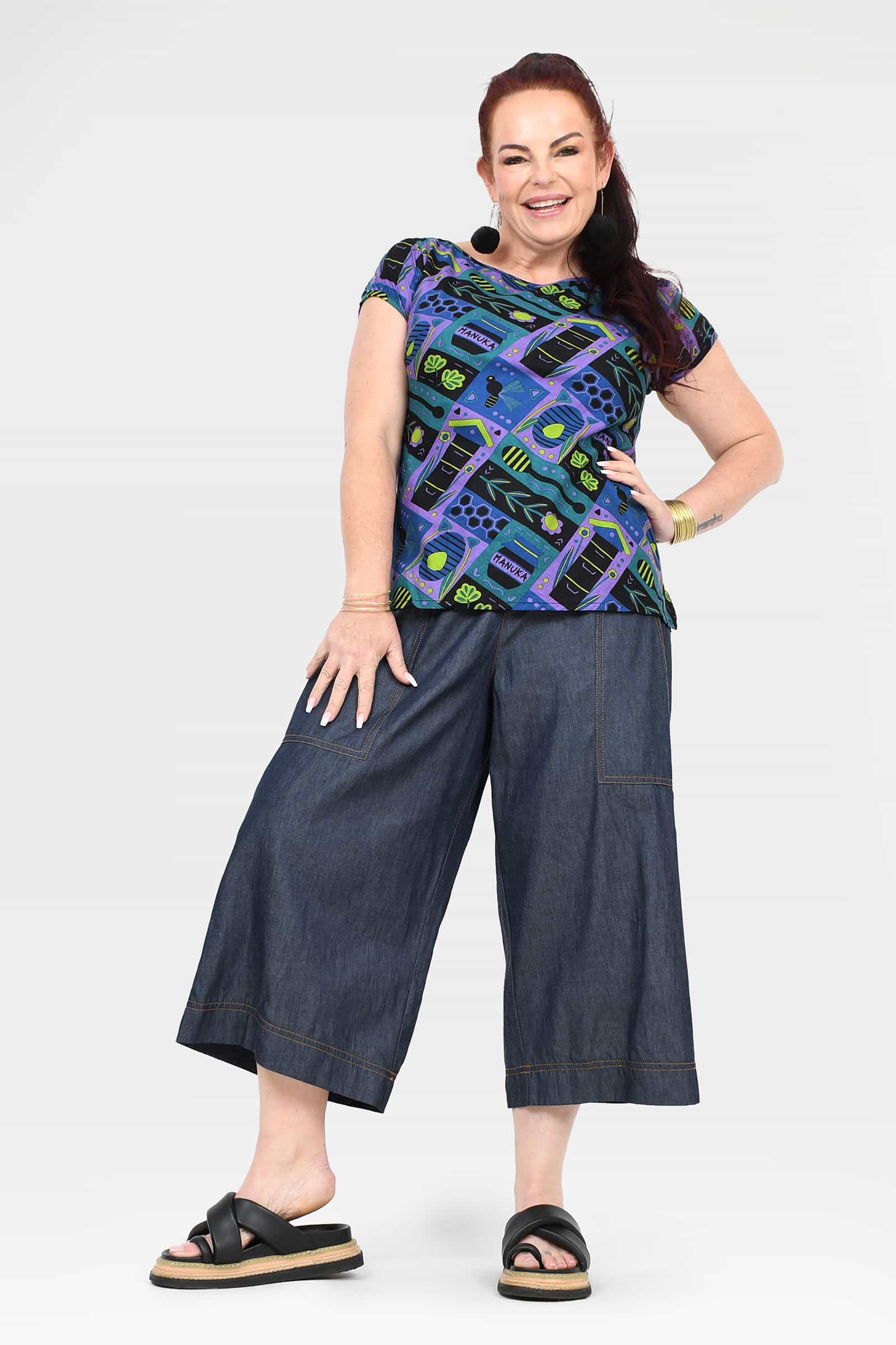 Blue denim 3/4 wide-leg pants with cuffed hem and side pockets