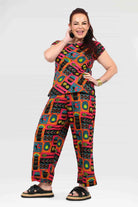 Wide-leg printed pants with elastic waistband, front full view