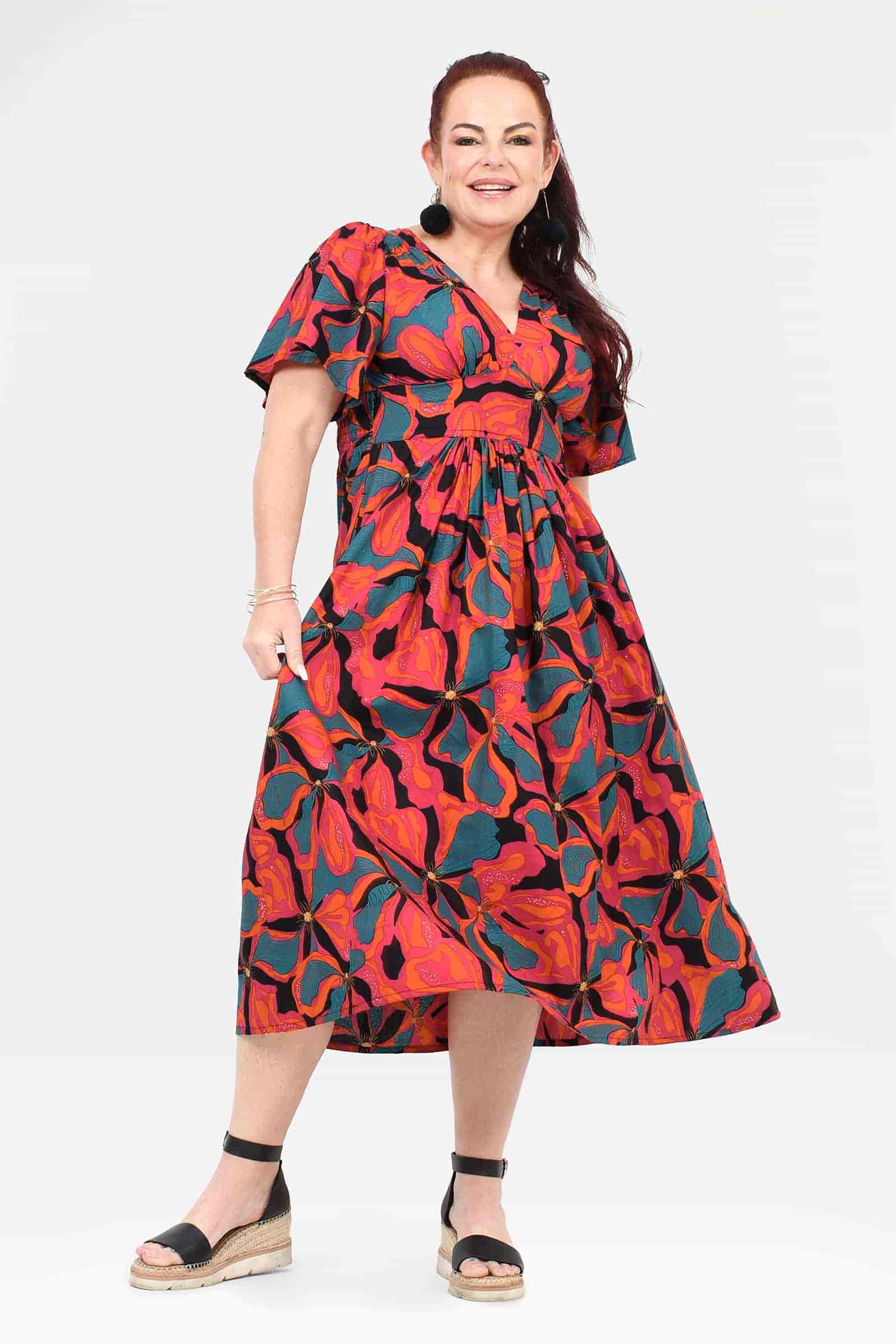 Midi dress with V-neck and short sleeves, gathered waist, bold floral abstract print