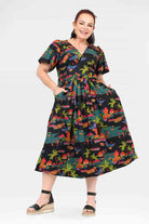 Printed midi dress with V-neck, short sleeves, gathered waist, tropical village scene