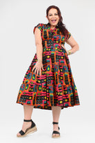 Multicolor graphic midi dress with short sleeves and fitted waist, flared skirt
