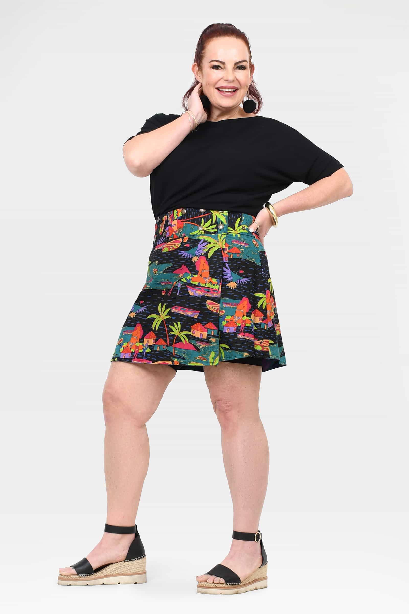 Reversible short button skirt, multicolor tropical street-style print front