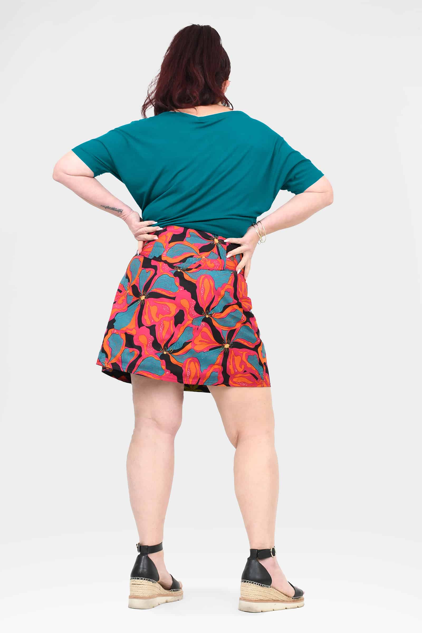 Reversible button short skirt with solid teal back and button front