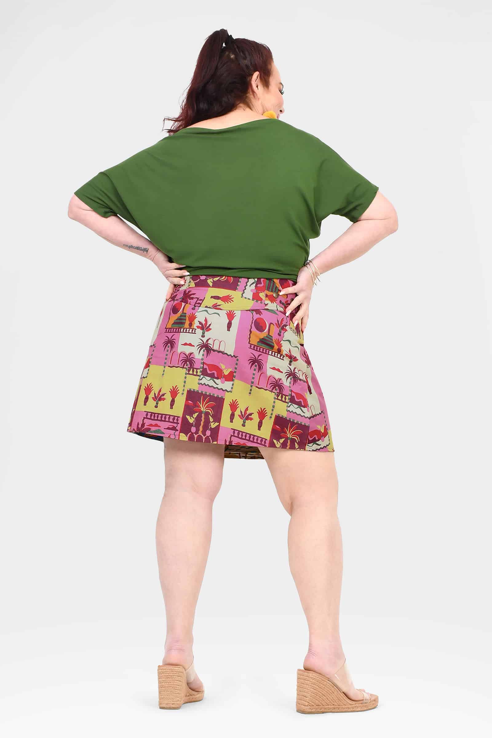 Reversible short button skirt, green solid back with gathered hem