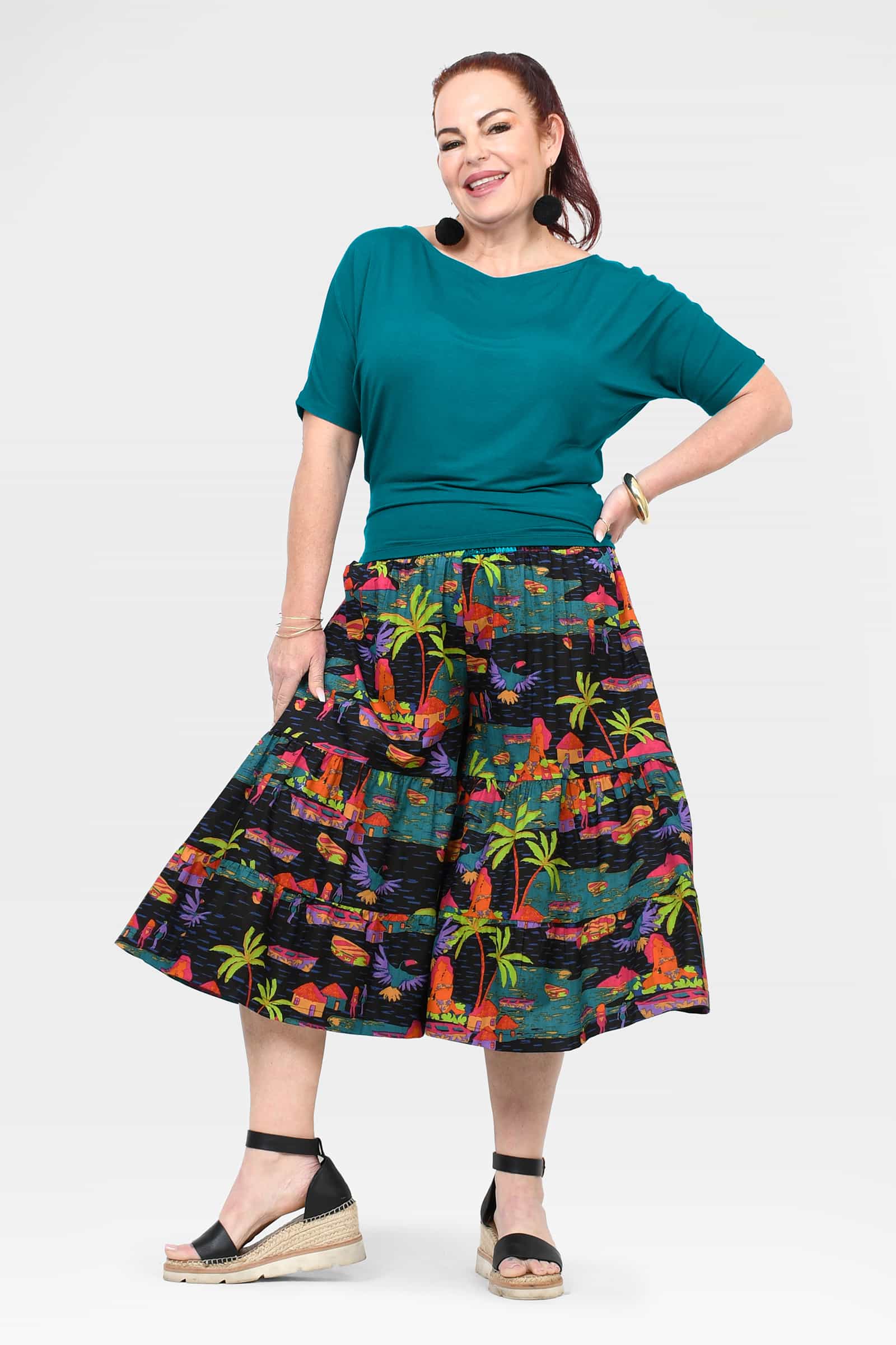 Havana 3/4 pants with elastic waist and vibrant tropical print