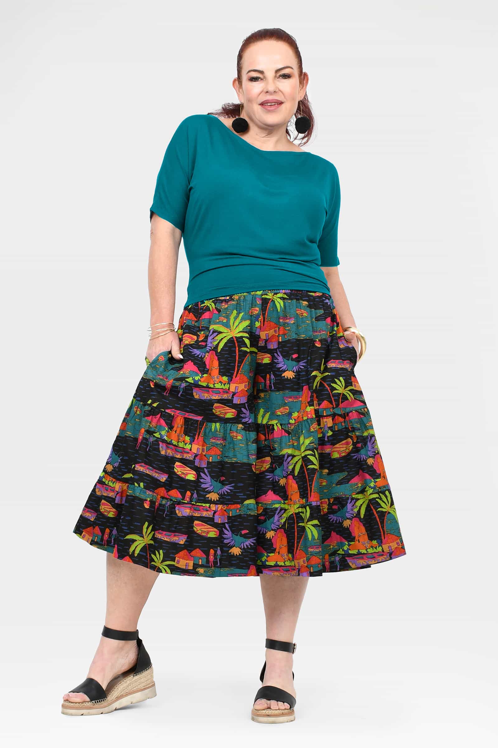 Havana 3/4 pants, wide-leg 3/4 length with multicolor tropical pattern