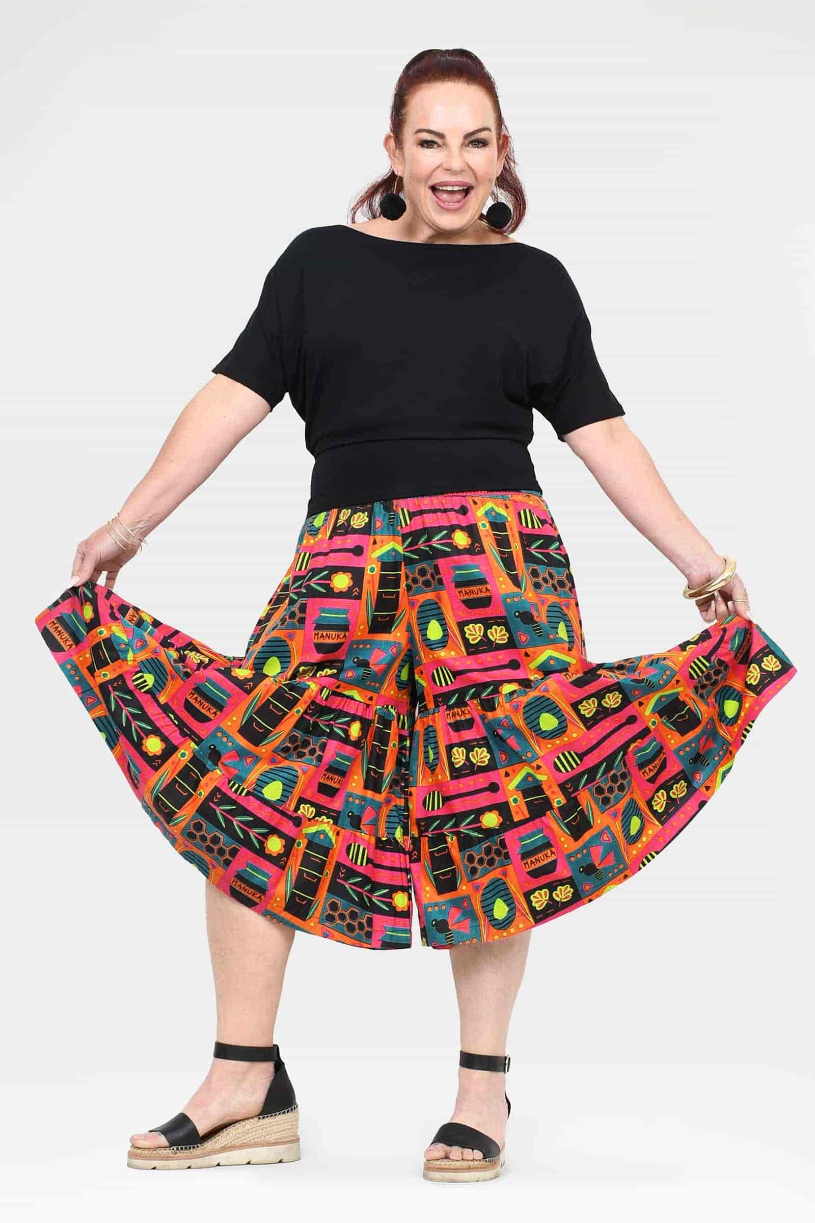 3/4 wide-leg pants featuring a bold multicolor pattern and elastic waist