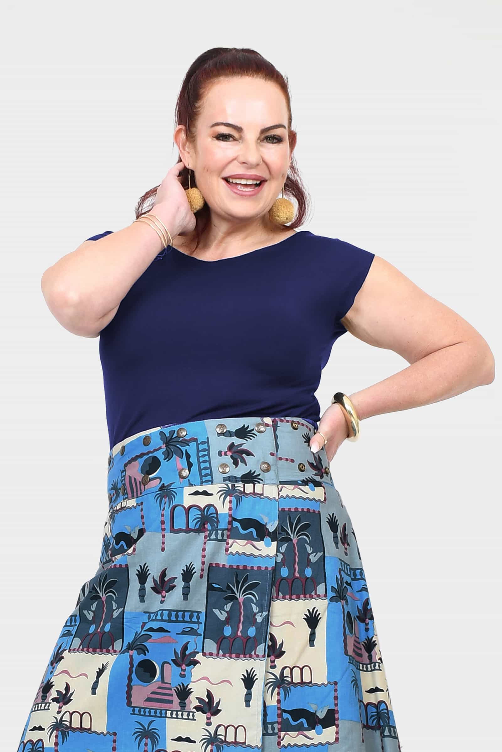 Dark blue short-sleeve crew-neck tee with comfortable loose fit